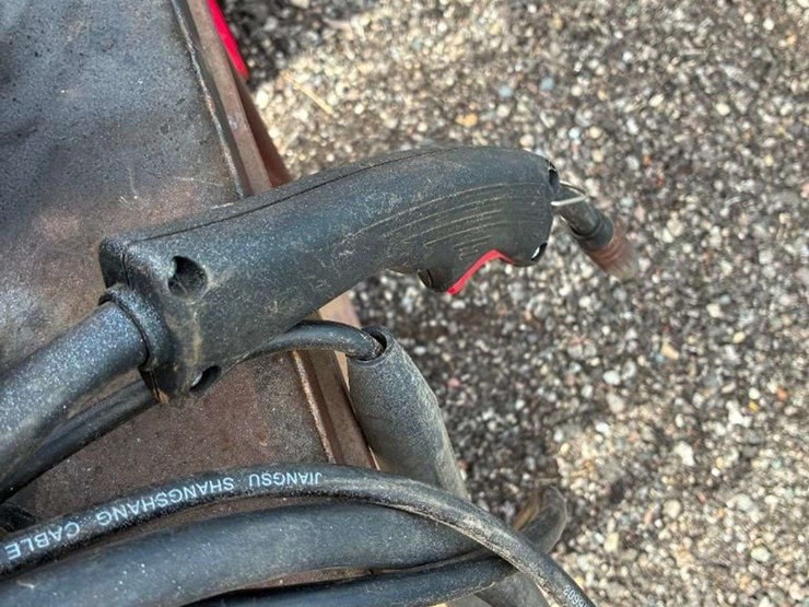 chicago-electric-mig-welder-on-stand-image-4