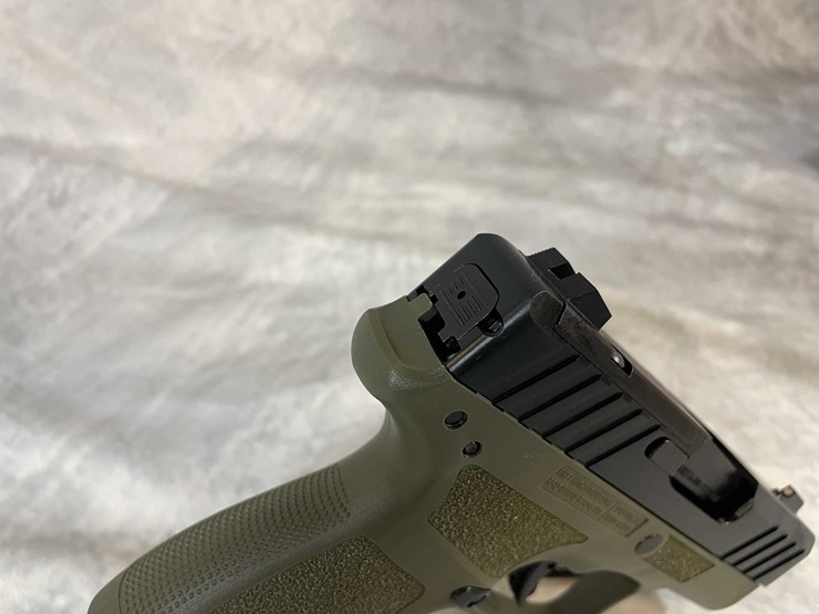 #4789-•-beretta-apx-a1-carry-9mm-luger-pistol,-sn:-axc150909-image-8