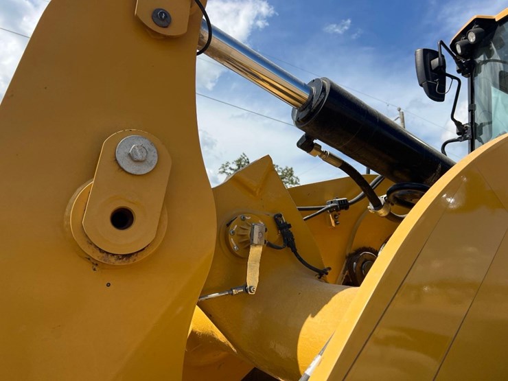 2021-caterpillar-926m-image-11