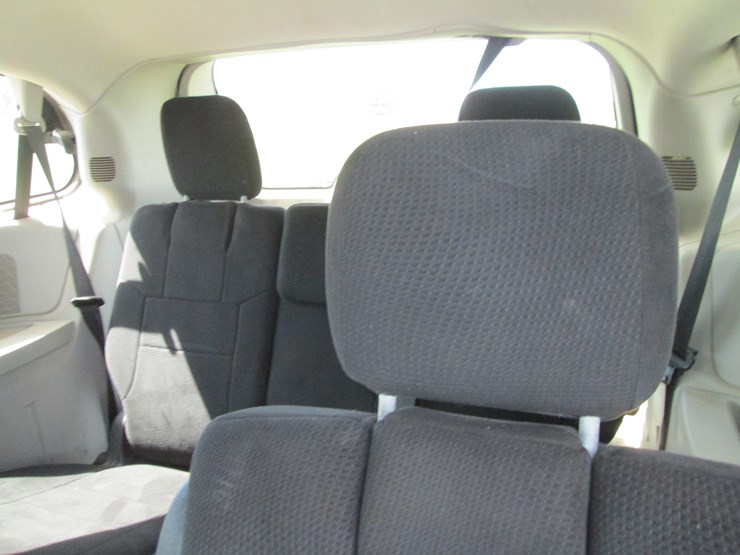 2011-dodge-caravan-image-17
