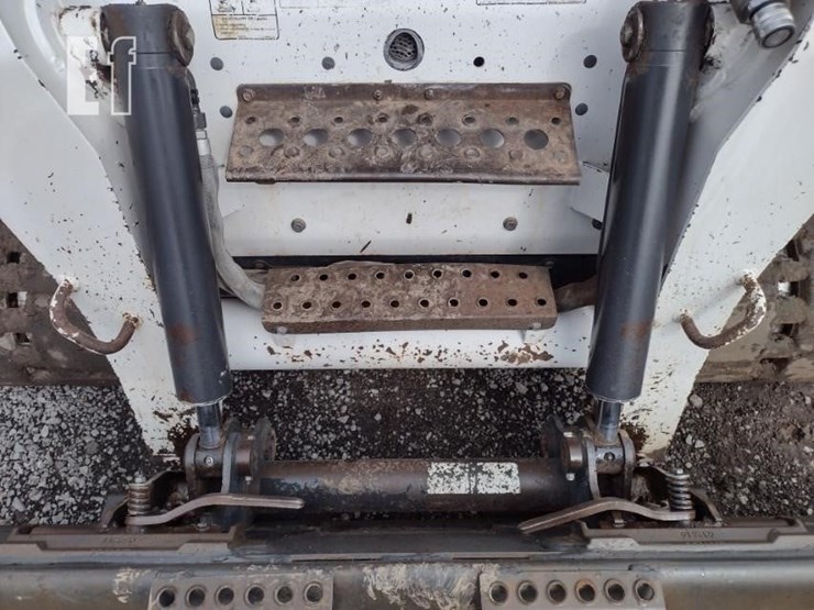 2007-bobcat-t300-image-15