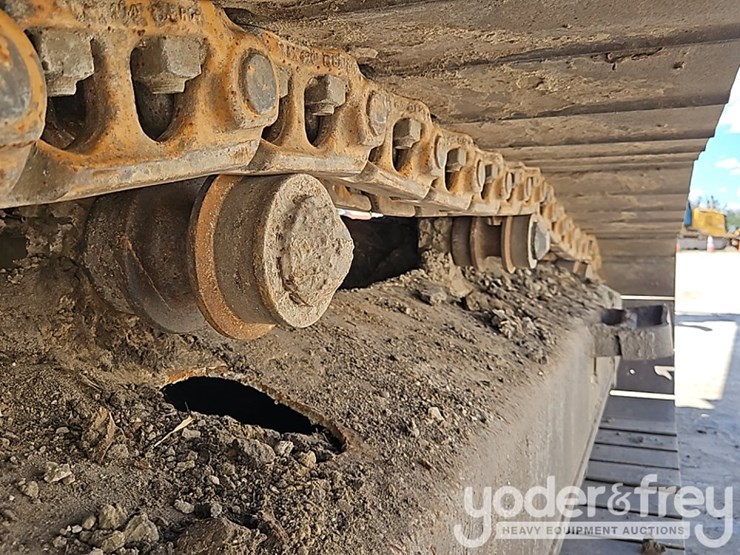 2015-komatsu-pc210-lc-10-image-10