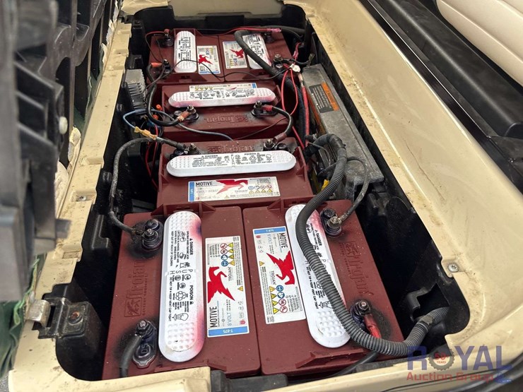 2010-club-car-electric-cart-image-7