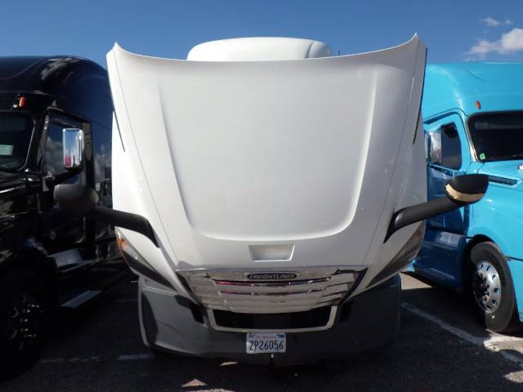 2019-freightliner-cascadia-126-image-13
