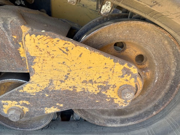 2020-caterpillar-259d3-image-17