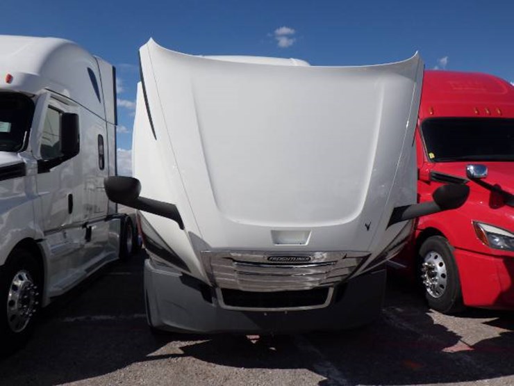 freightliner-cascadia-126-image-14