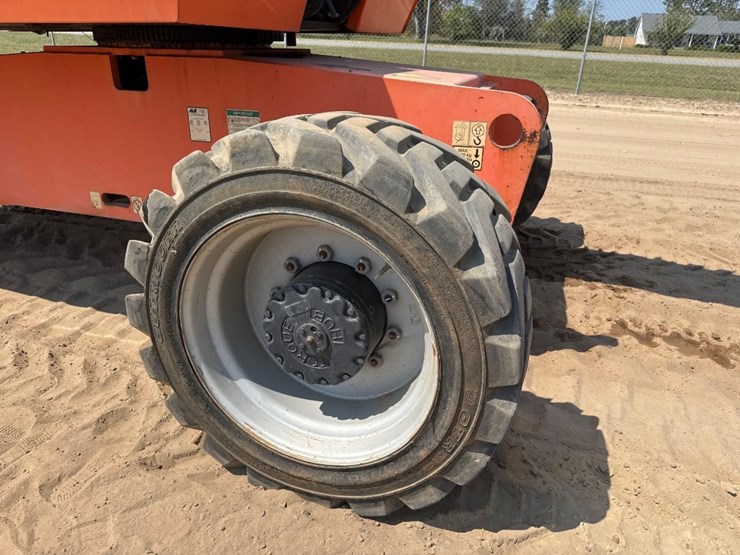 2008-jlg-800s-image-9
