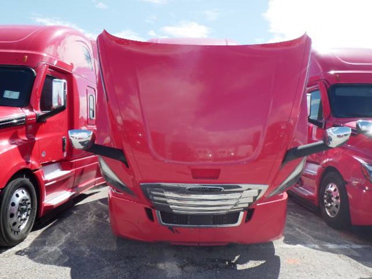 2021-freightliner-cascadia-126-image-16