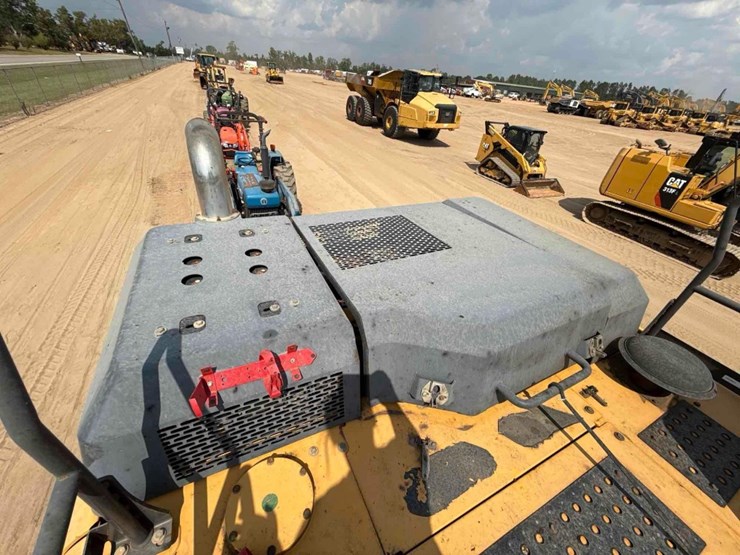 2015-deere-250g-lc-image-23