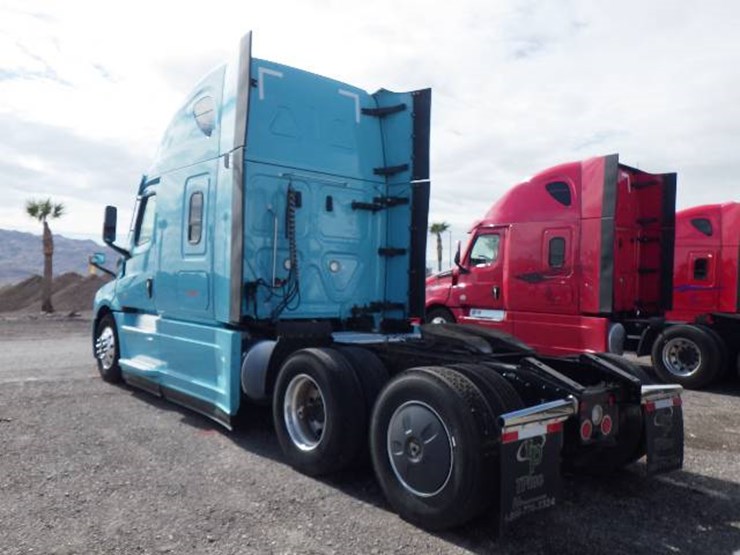 2023-freightliner-cascadia-126-image-9