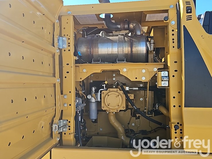 2019-caterpillar-320-image-30