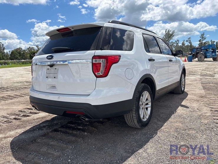 2017-ford-explorer-image-3