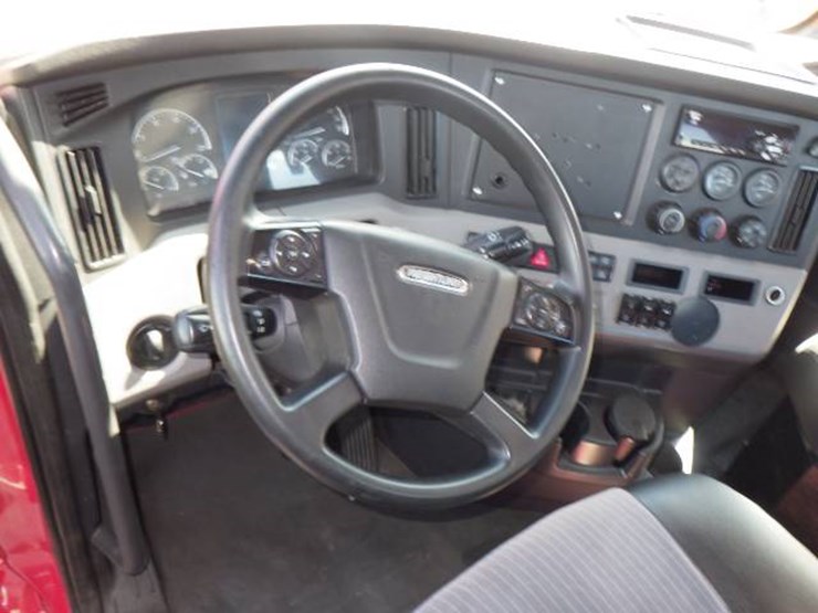 2019-freightliner-cascadia-116-image-11