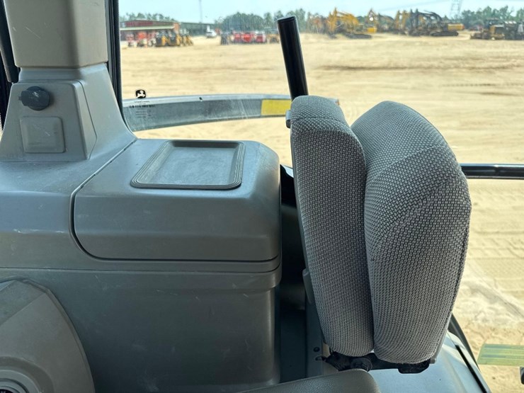 john-deere-8r-310-image-33