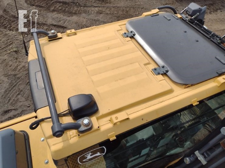 2017-deere-130g-image-50