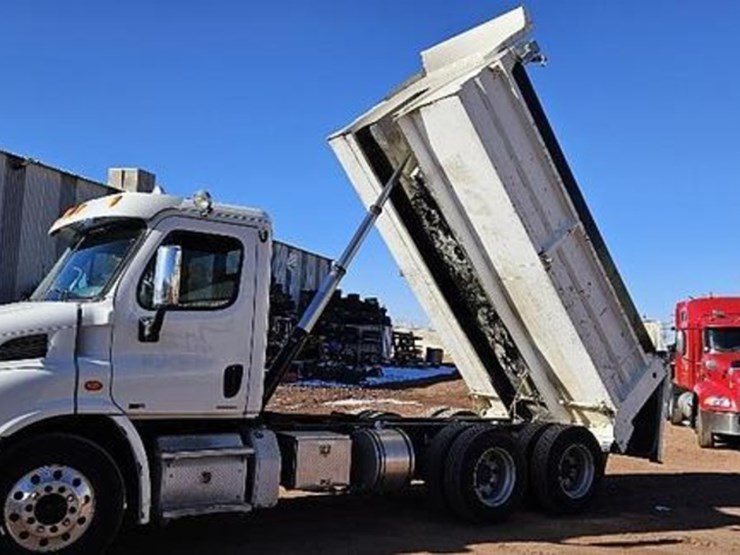 2011-freightliner-dump-truck-image-13