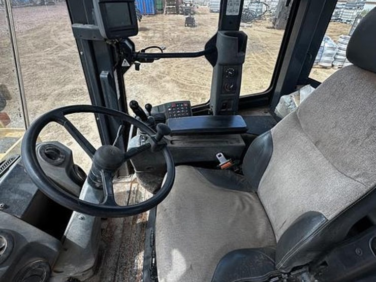 2014-deere-624k-image-13