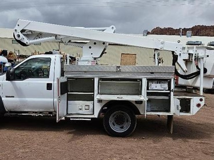2006-ford-f550-image-8