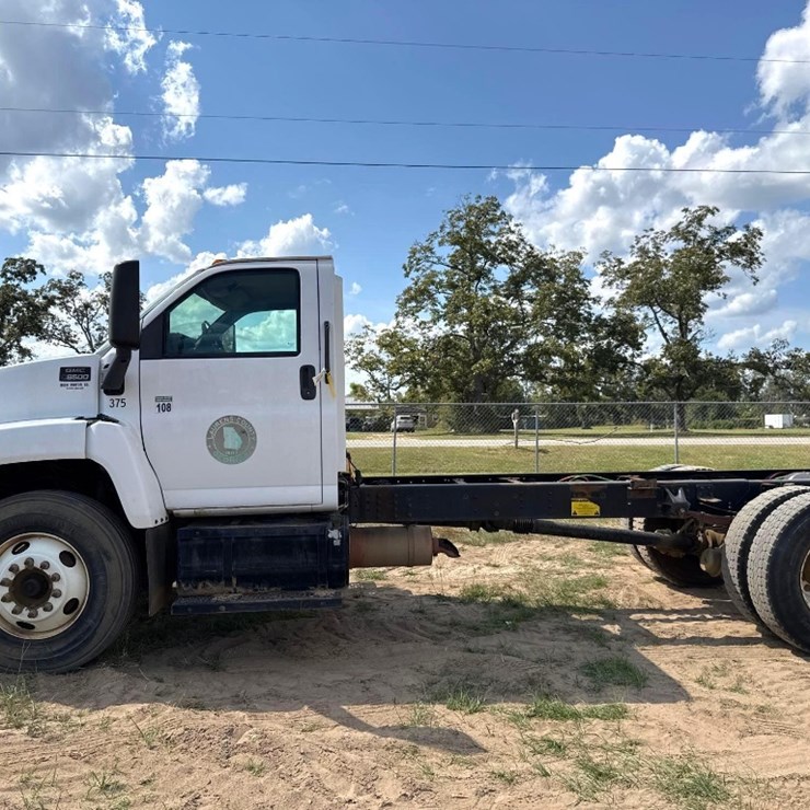 2005 GMC C8500 CHASSIS TRUCK