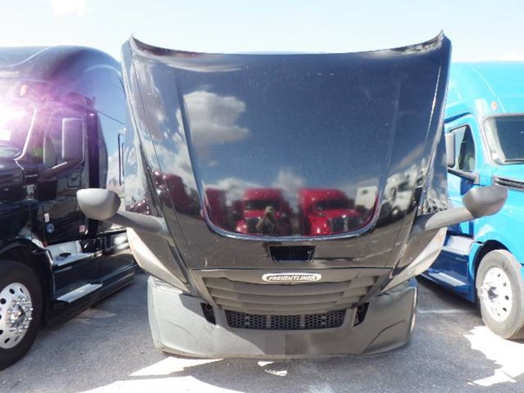 2020-freightliner-cascadia-126-image-16