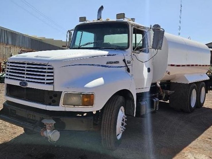 1994-ford-9000-image-2