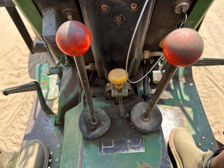 john-deere-2350-image-25