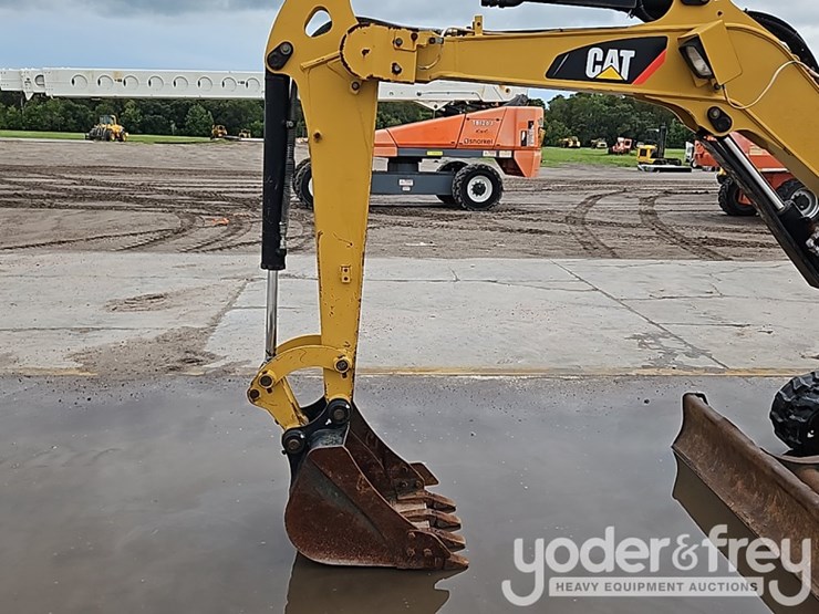 2013-caterpillar-303-image-18