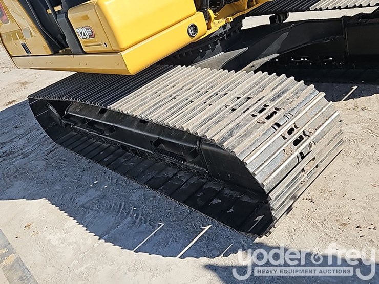 2021-caterpillar-320gc-image-13