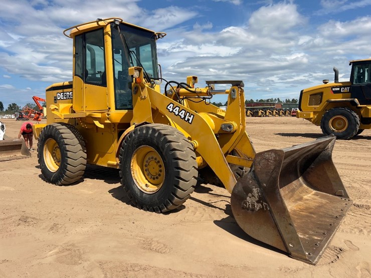 2000-deere-444-image-6