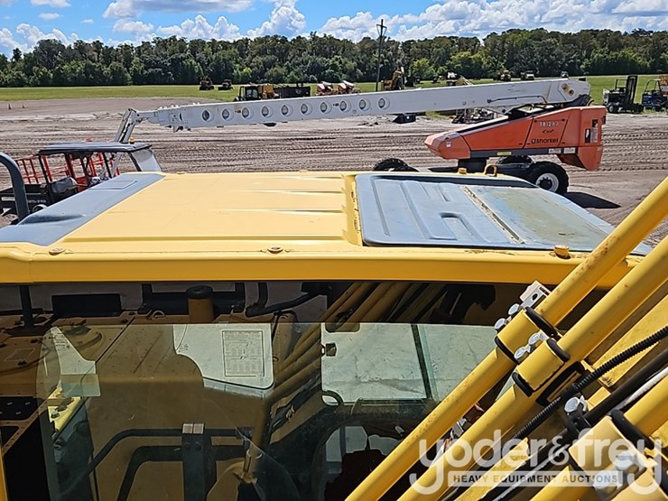 2015-komatsu-pc210-lc-10-image-33