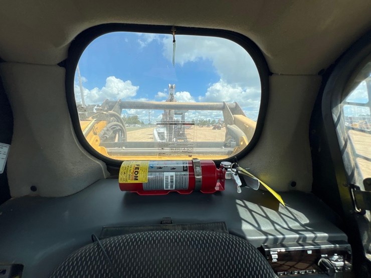2019-caterpillar-262d3-image-28