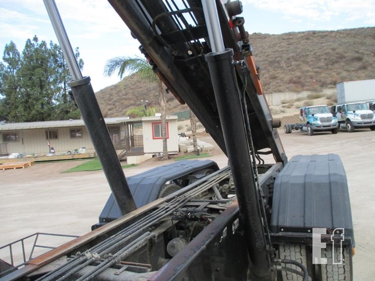 2008-freightliner-business-class-m2-106-image-13