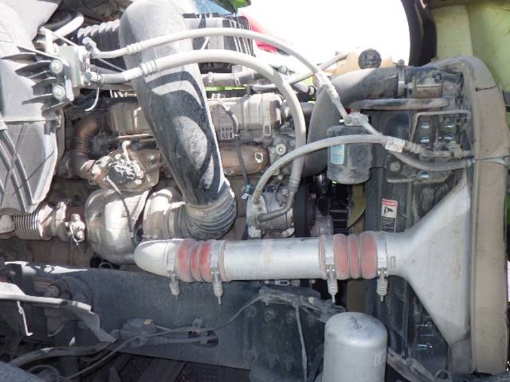 2023-freightliner-cascadia-126-image-23