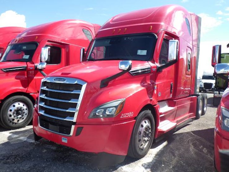 2021-freightliner-cascadia-126-image-1