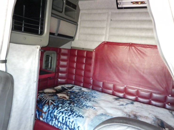 2003-peterbilt-379-image-15