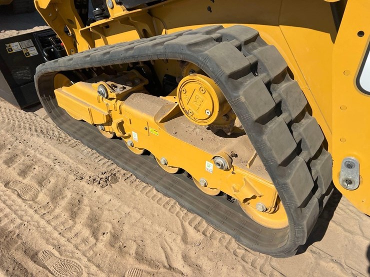 2024-caterpillar-255-skid-steer-image-12