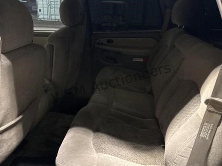 2001-chevrolet-tahoe-image-28