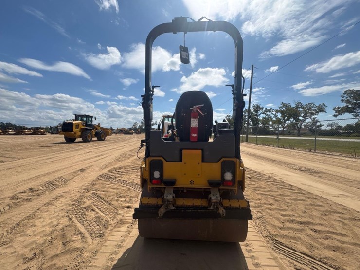 2021-caterpillar-cb2.7-image-7