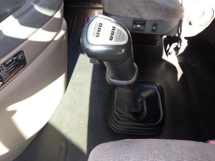 2013-freightliner-cascadia-113-image-9