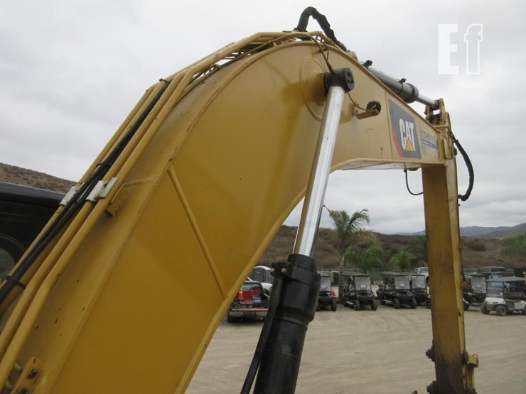 2018-caterpillar-320-image-21