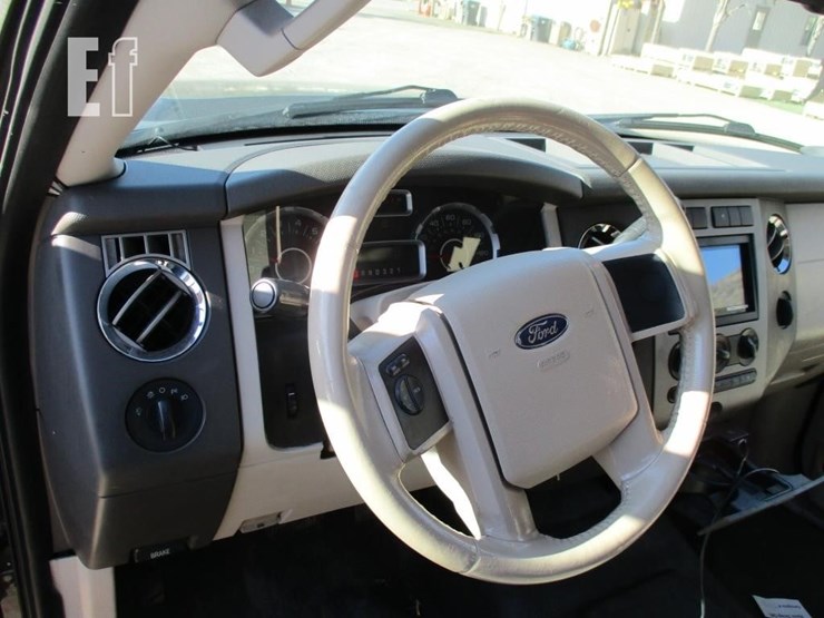 2010-ford-expedition-image-11