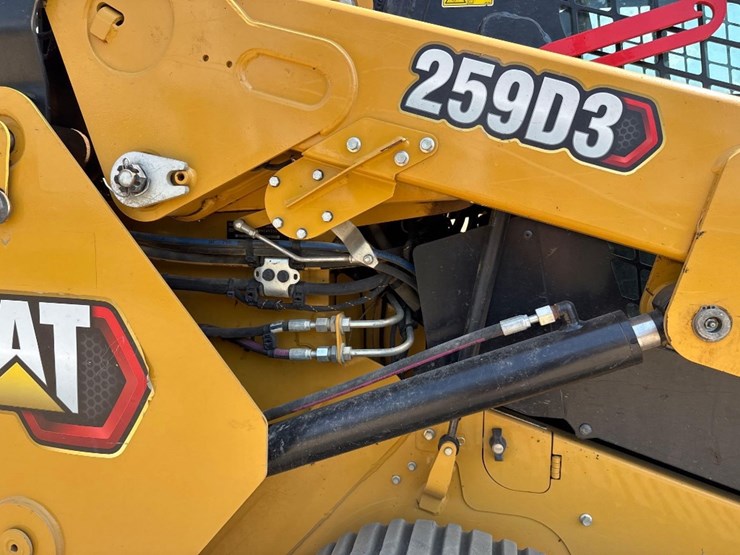 2023-caterpillar-259d3-image-23