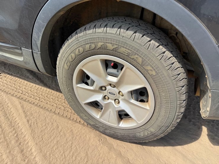 2013-ford-explorer-image-9