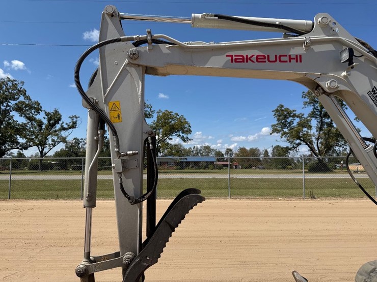 takeuchi-tb250-2-image-21