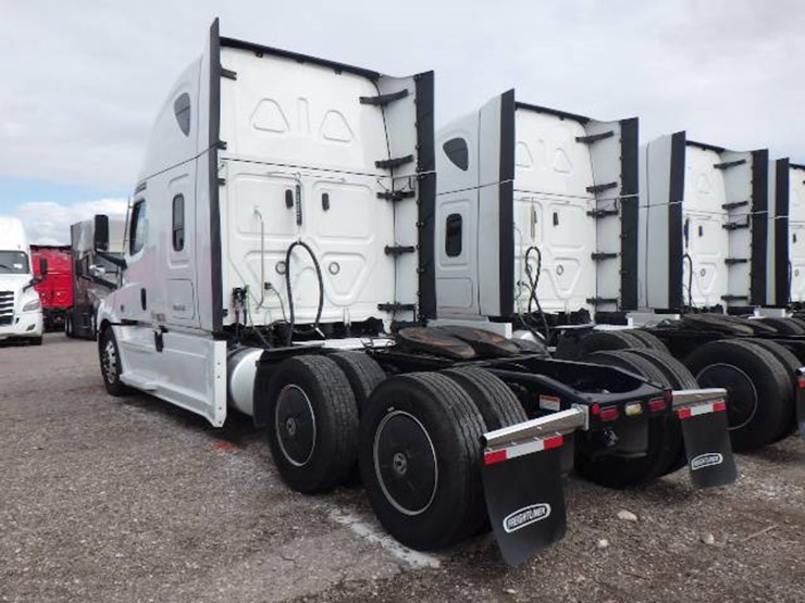 2024-freightliner-cascadia-126-image-8