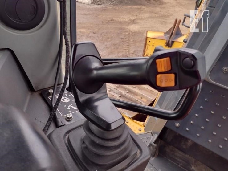 2020-deere-850l-lgp-image-11