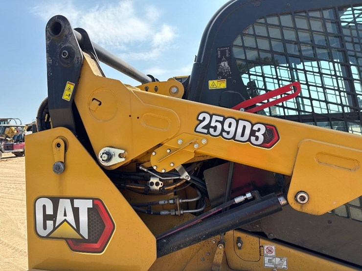 2023-caterpillar-259d3-image-18