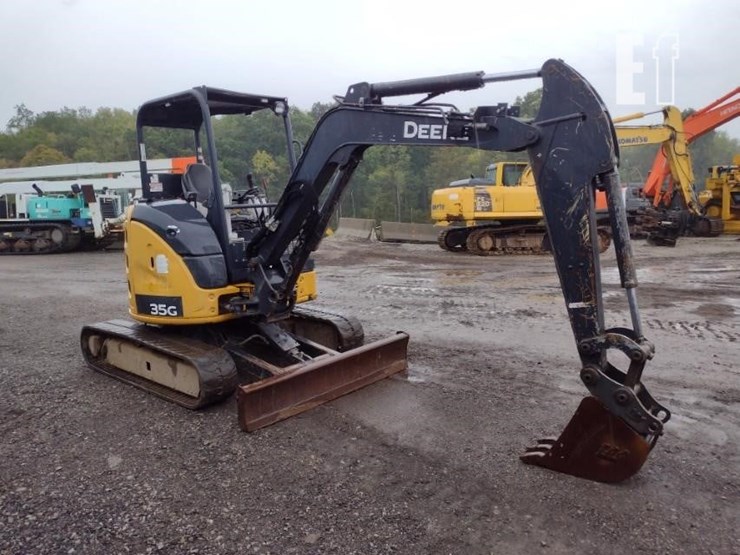 2015-deere-35g-image-47