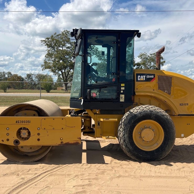2019 CATERPILLAR CS44B