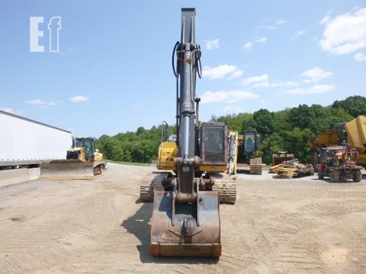 2017-deere-210g-lc-image-2